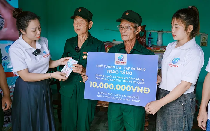 Đội ngũ hỗ trợ khách hàng chuyên nghiệp của ok9aa.com luôn sẵn sàng giải đáp mọi thắc mắc 24/7